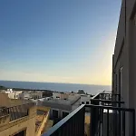 - Seafront 2 Bedroom Apartment, Fully Air-conditioned And Equipped With Amenities 公寓 *