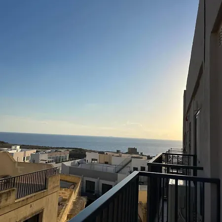 - Seafront 2 Bedroom Apartment, Fully Air-conditioned And Equipped With Amenities Apartment *