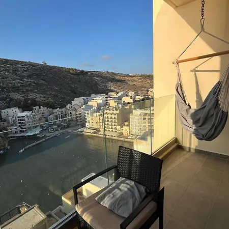 - Seafront 2 Bedroom Apartment, Fully Air-conditioned And Equipped With Amenities *