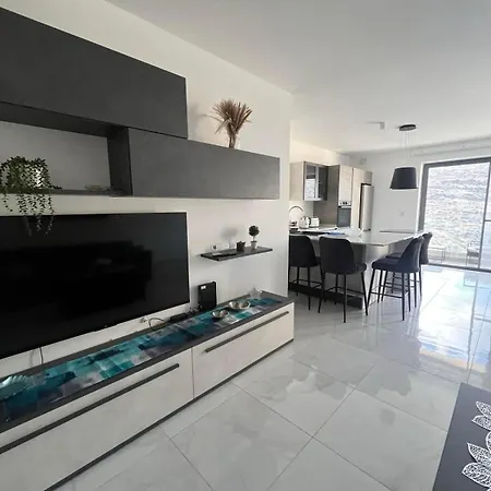 - Seafront 2 Bedroom Apartment, Fully Air-conditioned And Equipped With Amenities