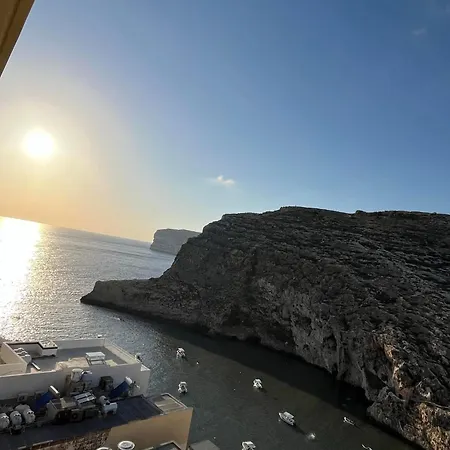 Apartament - Seafront 2 Bedroom Apartment, Fully Air-conditioned And Equipped With Amenities Xlendi