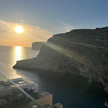 - Seafront 2 Bedroom Apartment, Fully Air-conditioned And Equipped With Amenities * Xlendi