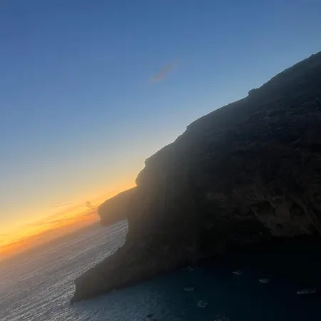 - Seafront 2 Bedroom Apartment, Fully Air-conditioned And Equipped With Amenities Appartement