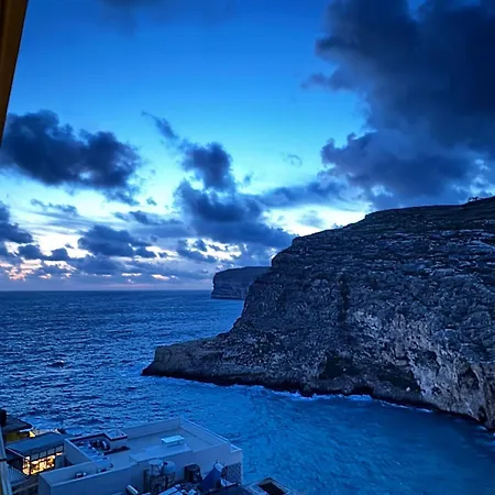 - Seafront 2 Bedroom Apartment, Fully Air-conditioned And Equipped With Amenities Appartement Xlendi