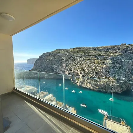 - Seafront 2 Bedroom Apartment, Fully Air-conditioned And Equipped With Amenities * 슬렌디