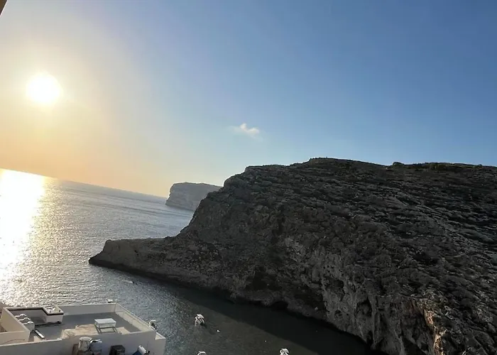 アパート - Seafront 2 Bedroom Apartment, Fully Air-conditioned And Equipped With Amenities クレンディ